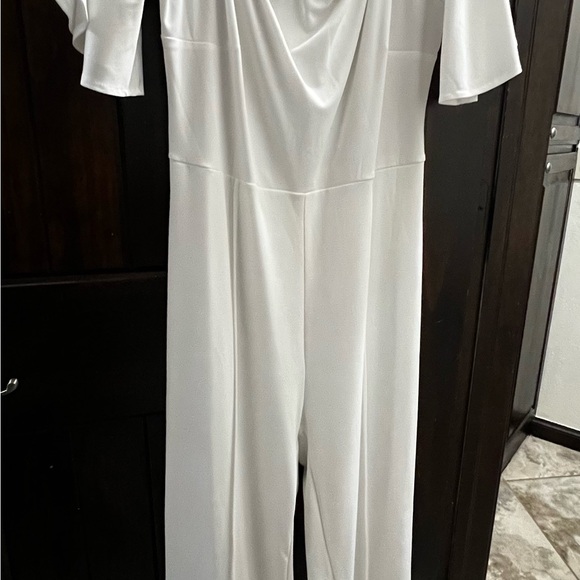 Elegant White Jumpsuit - Picture 1 of 4